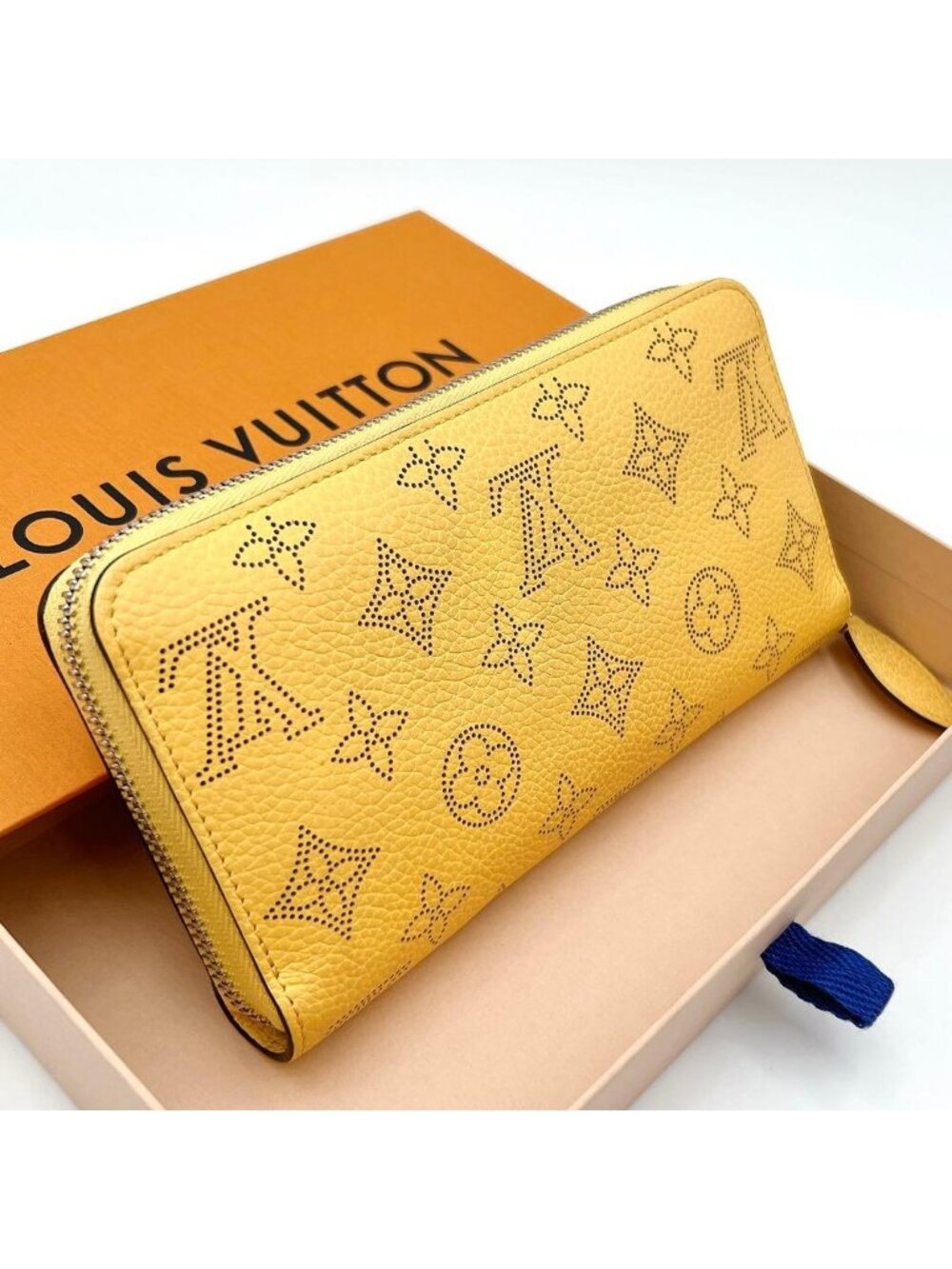 Louis Vuitton Monogram Mahina Zippy Wallet Yellow - Picture 2 of 9